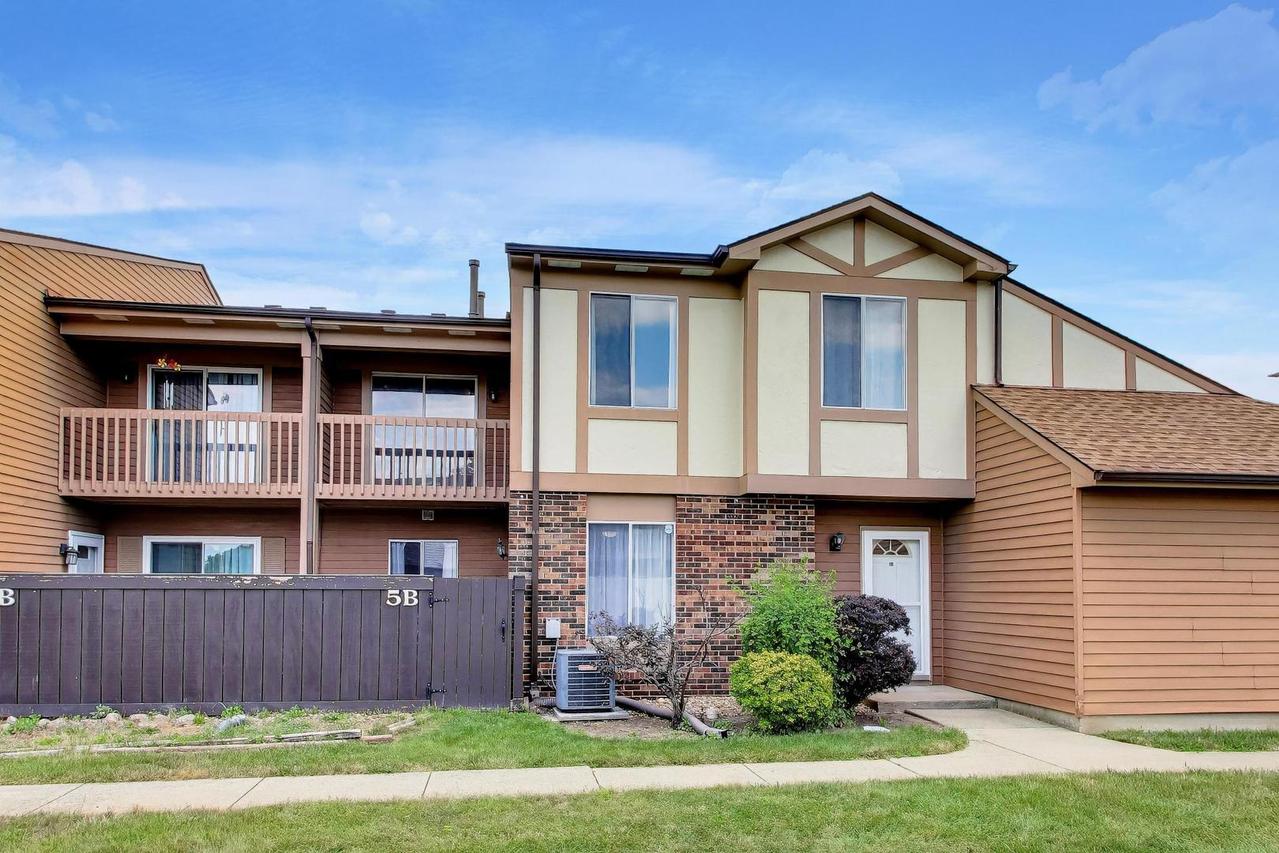 5B Fernwood Dr., Bolingbrook, IL 60440
