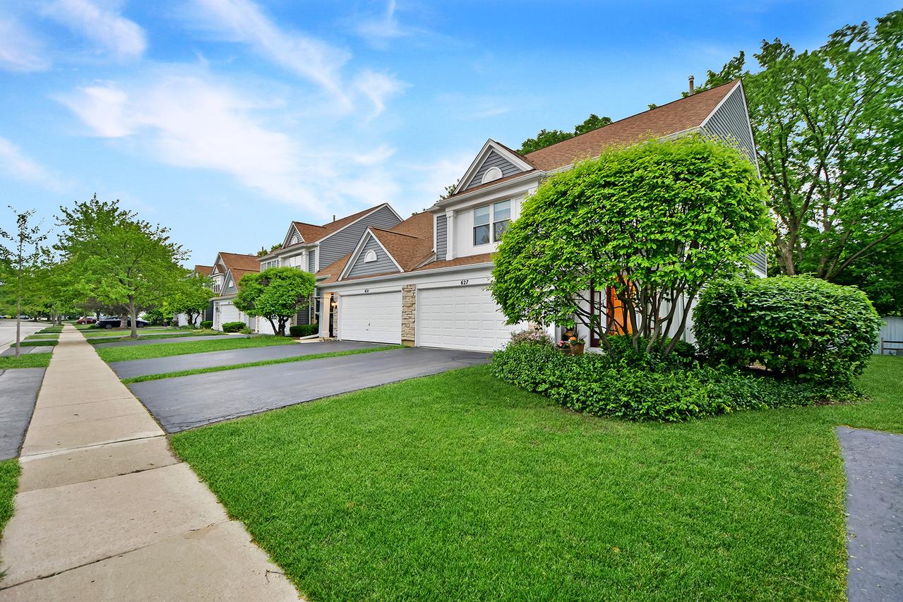627 N Charter Hall Dr., Palatine, IL 60067
