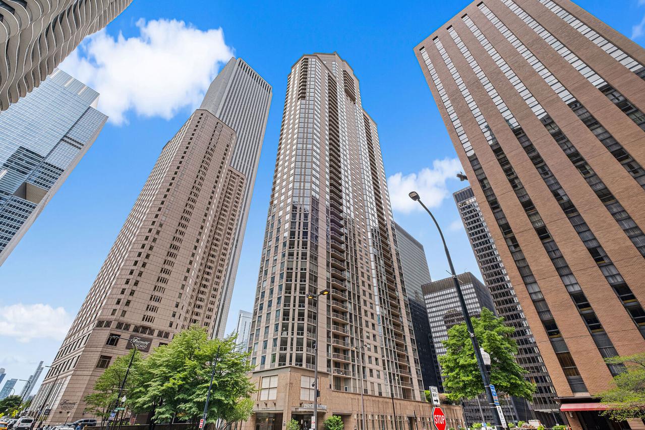222 N Columbus Dr. #2210, Chicago, IL 60601