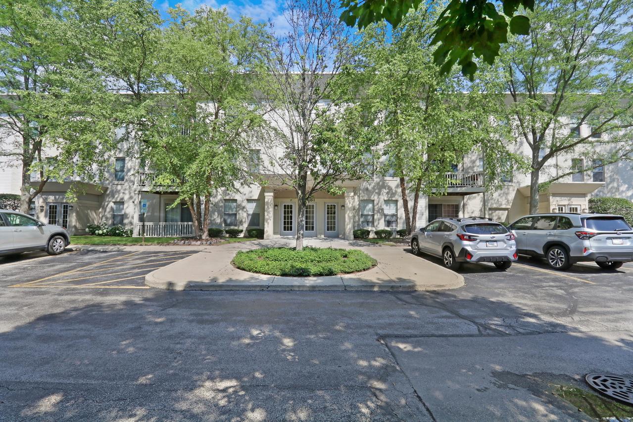 34451 N Old Walnut Cir. #205, Gurnee, IL 60031