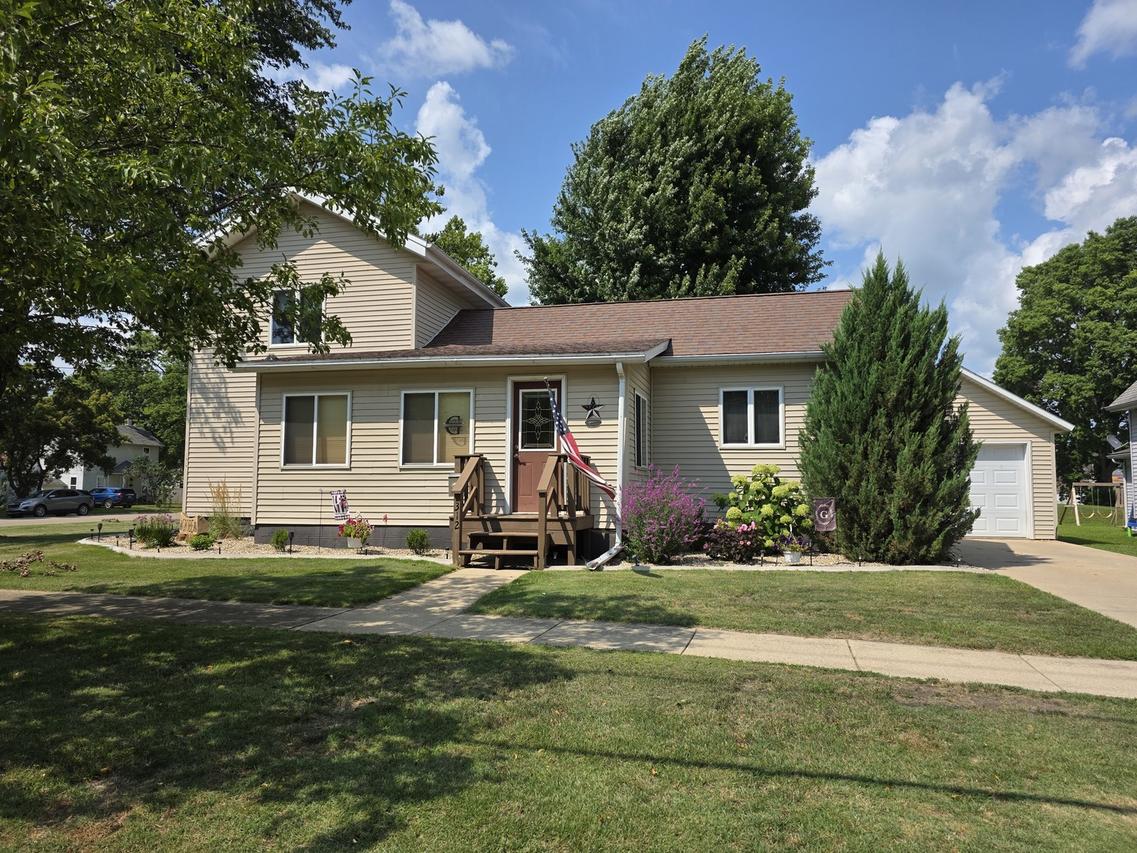 312 W 6th St., Prophetstown, IL 61277