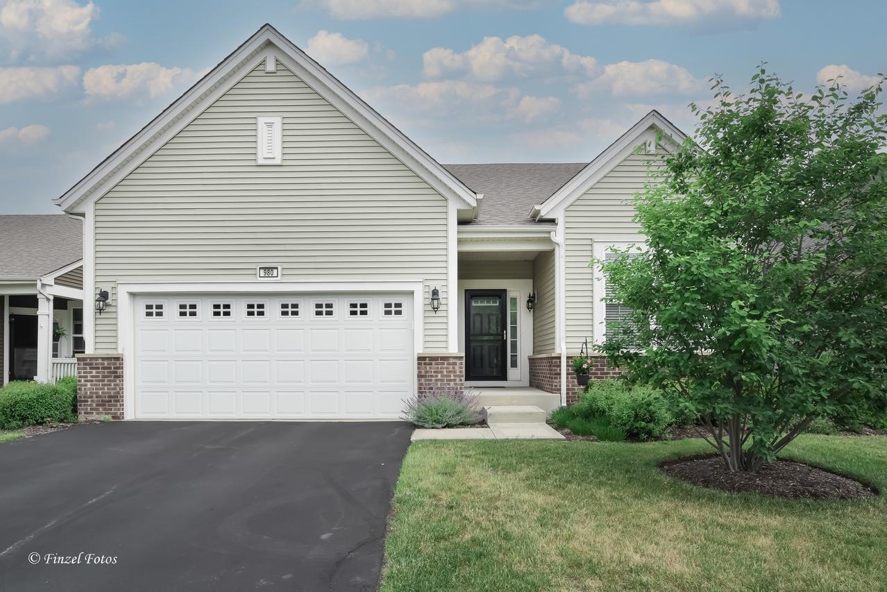 980 Prescott Ln., Pingree Grove, IL 60140