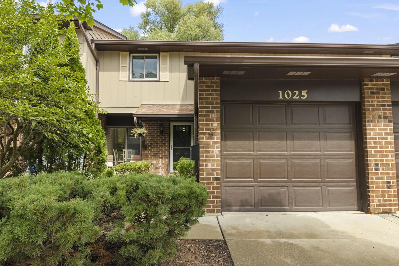 1025 Loughborough Ct., Wheaton, IL 60189