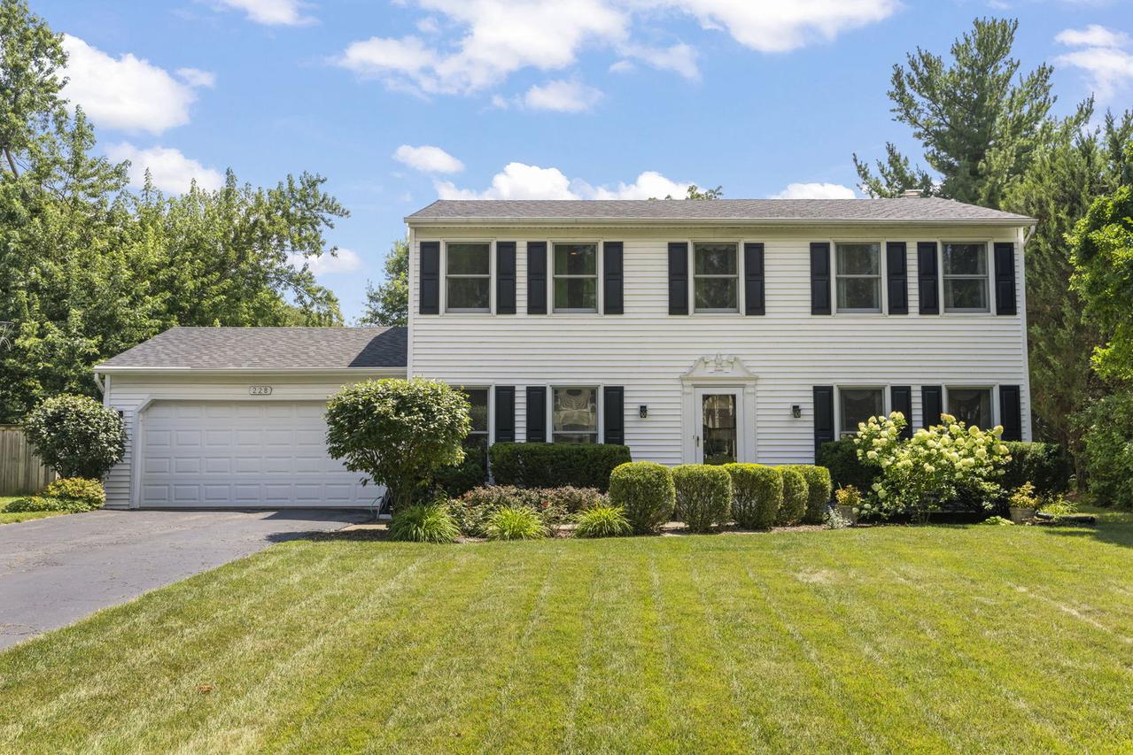228 Winslow Ct., Naperville, IL 60565