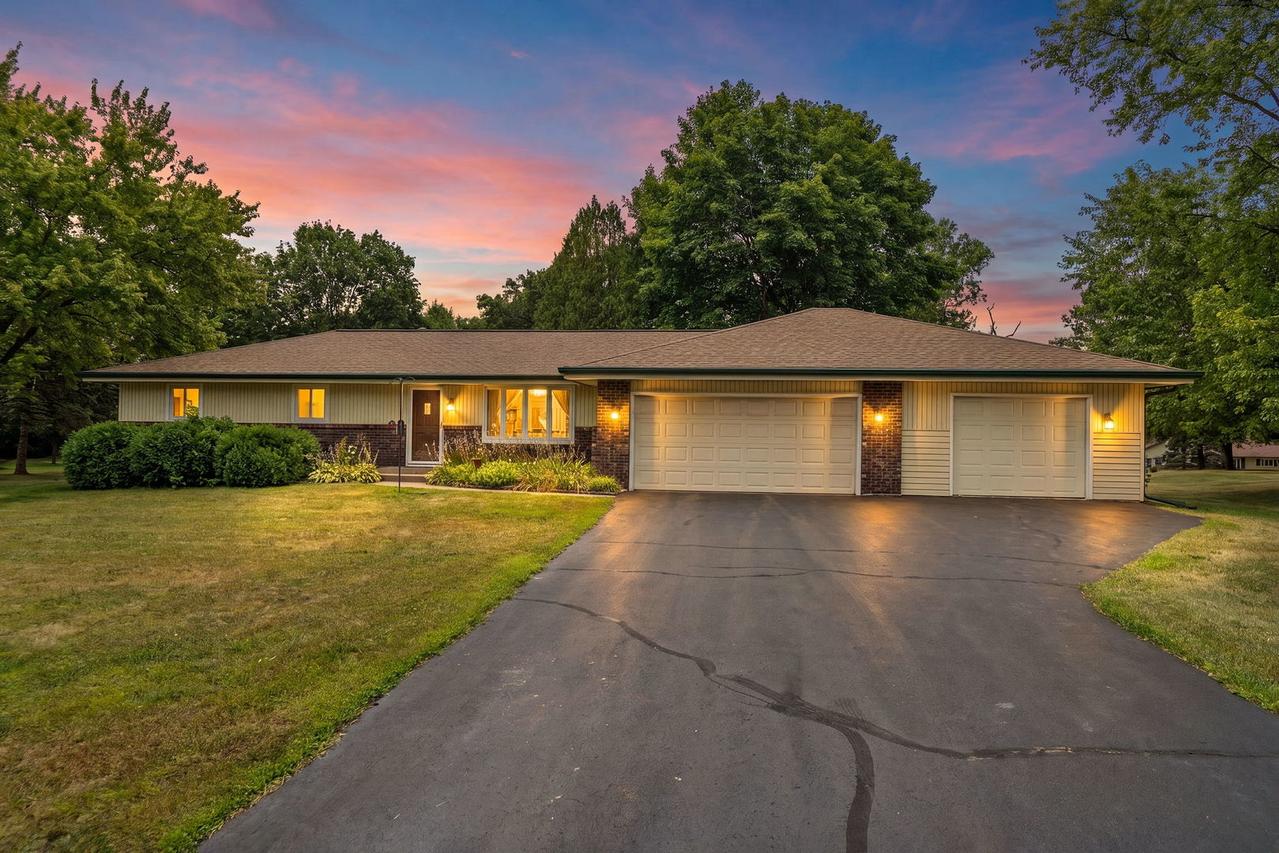 6851 Strong Box Cir., Roscoe, IL 61073