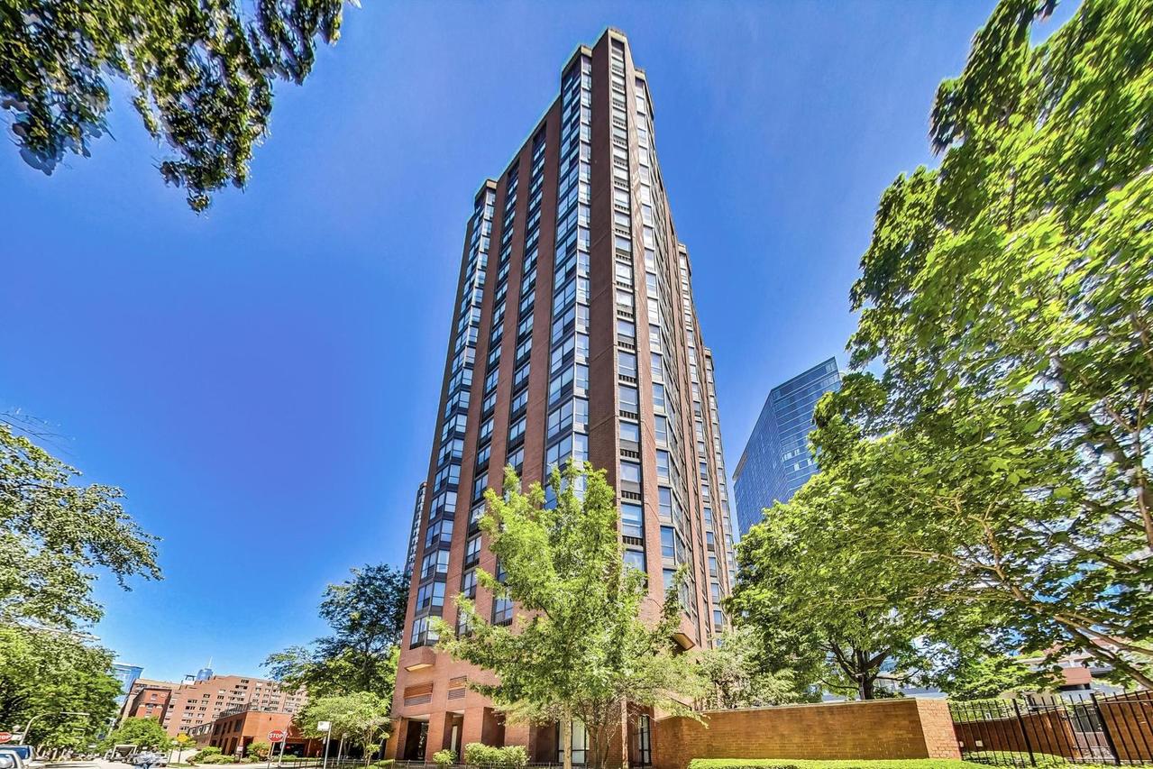 901 S Plymouth Ct. #303, Chicago, IL 60605