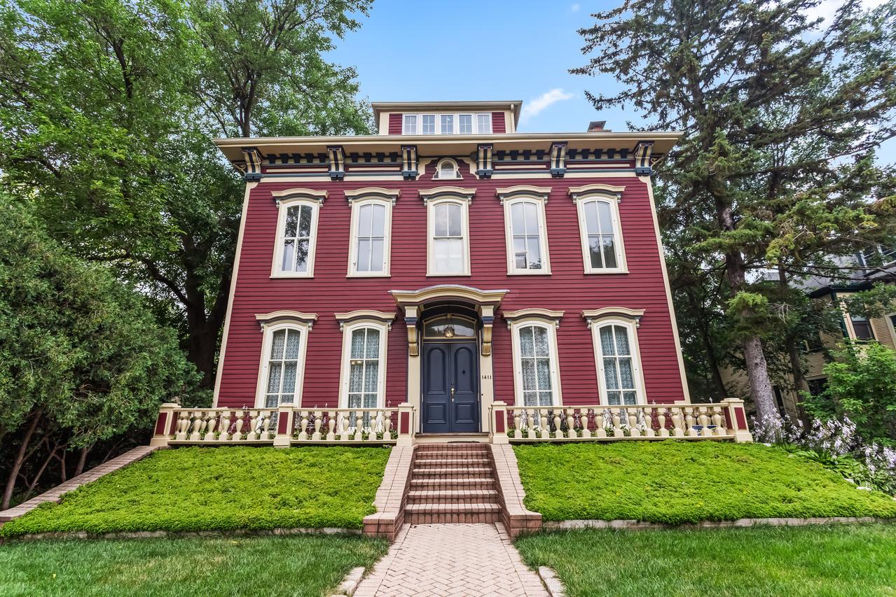 1411 Maple Ave., Evanston, IL 60201