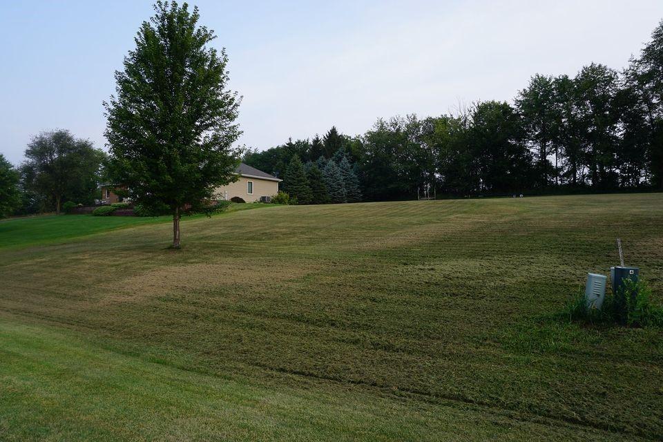 334 Rockside Dr., Dixon, IL 61021