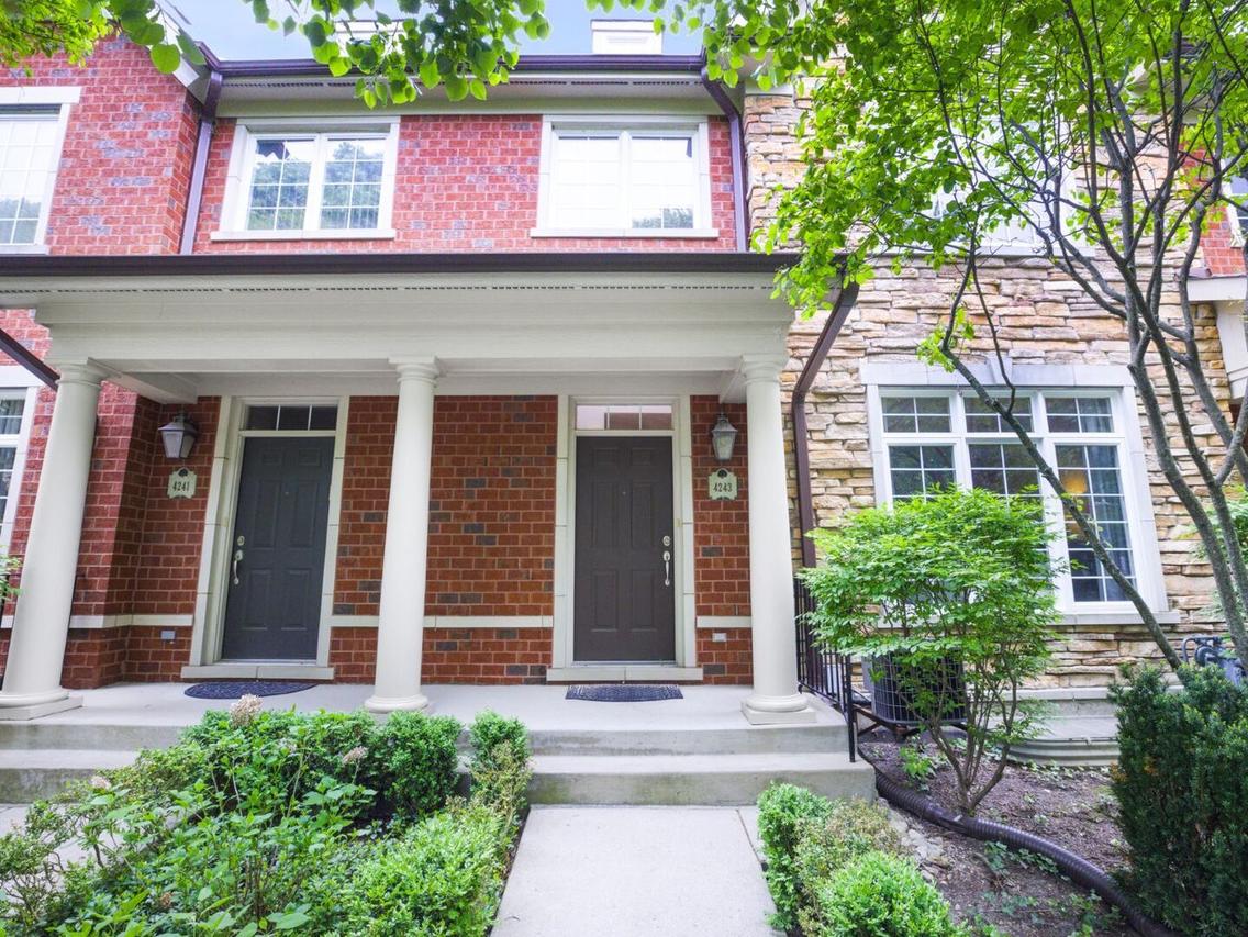 4243 Linden Tree Ln., Glenview, IL 60026