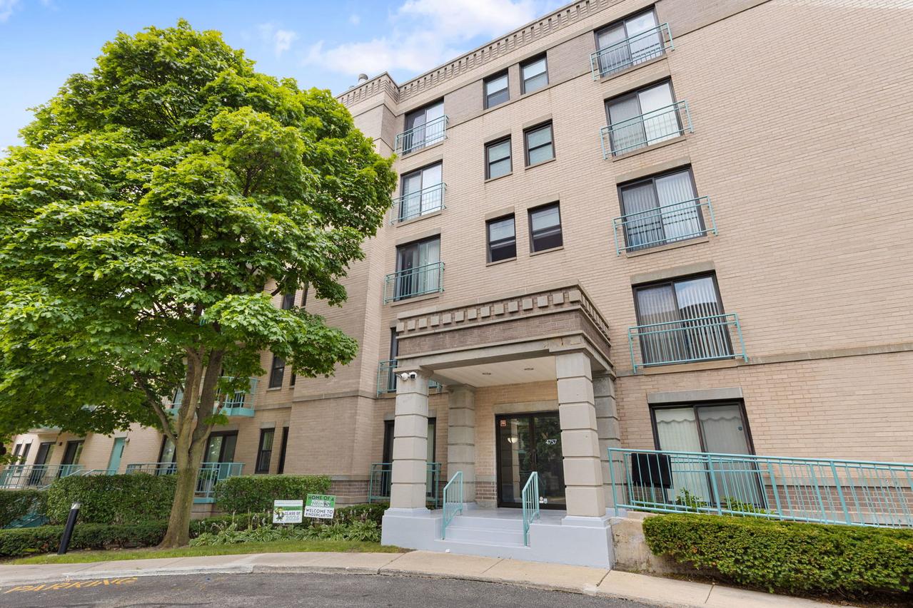 4757 Howard St. #306, Skokie, IL 60076