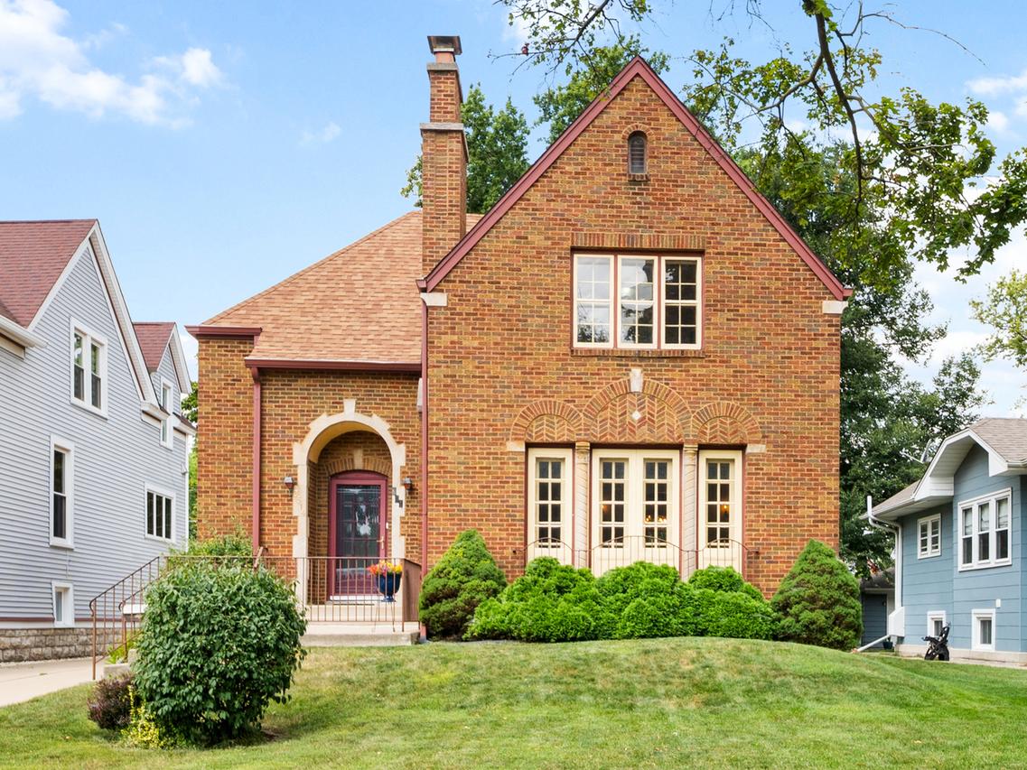3514 Hollywood Ave., Brookfield, IL 60513