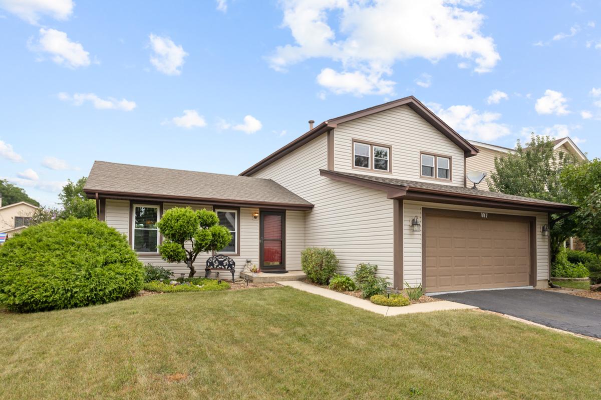 1842 Hawk Ln., Elk Grove Village, IL 60007