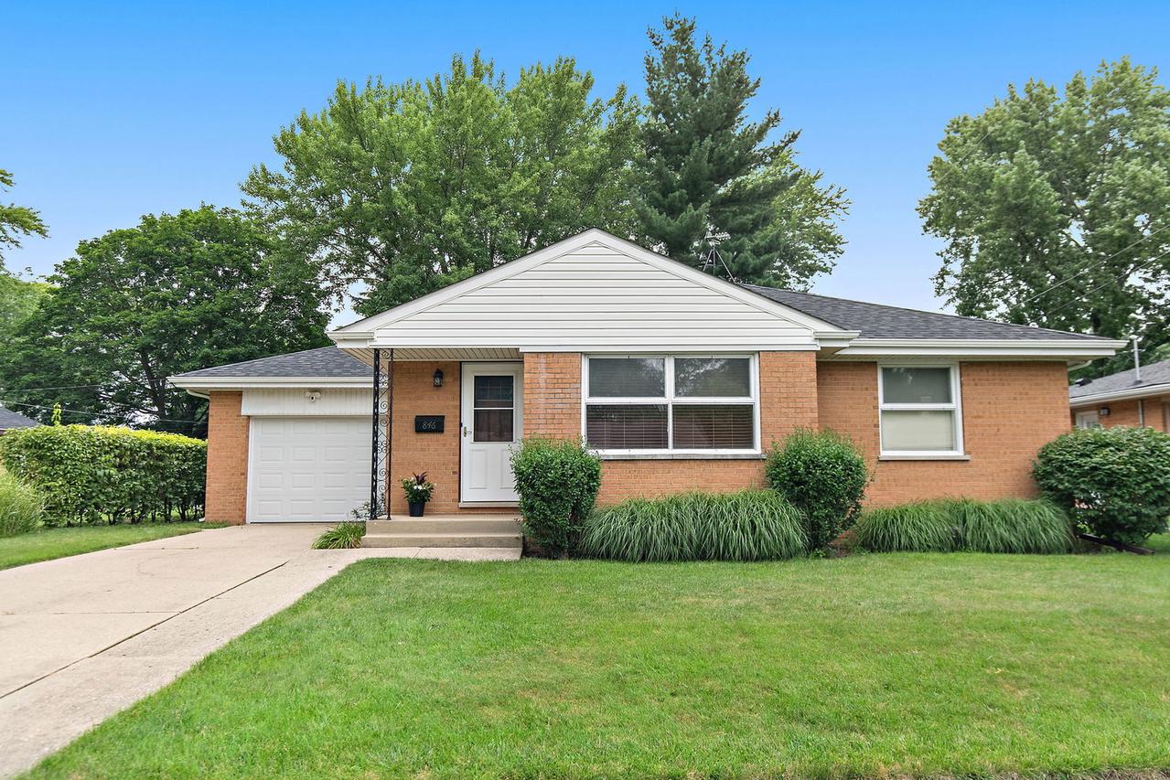 846 Sioux Dr., Elgin, IL 60120