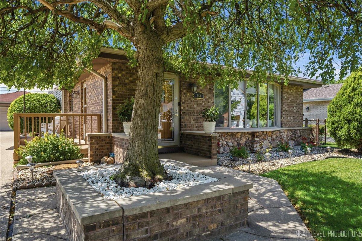 754 N Michigan St., Elmhurst, IL 60126