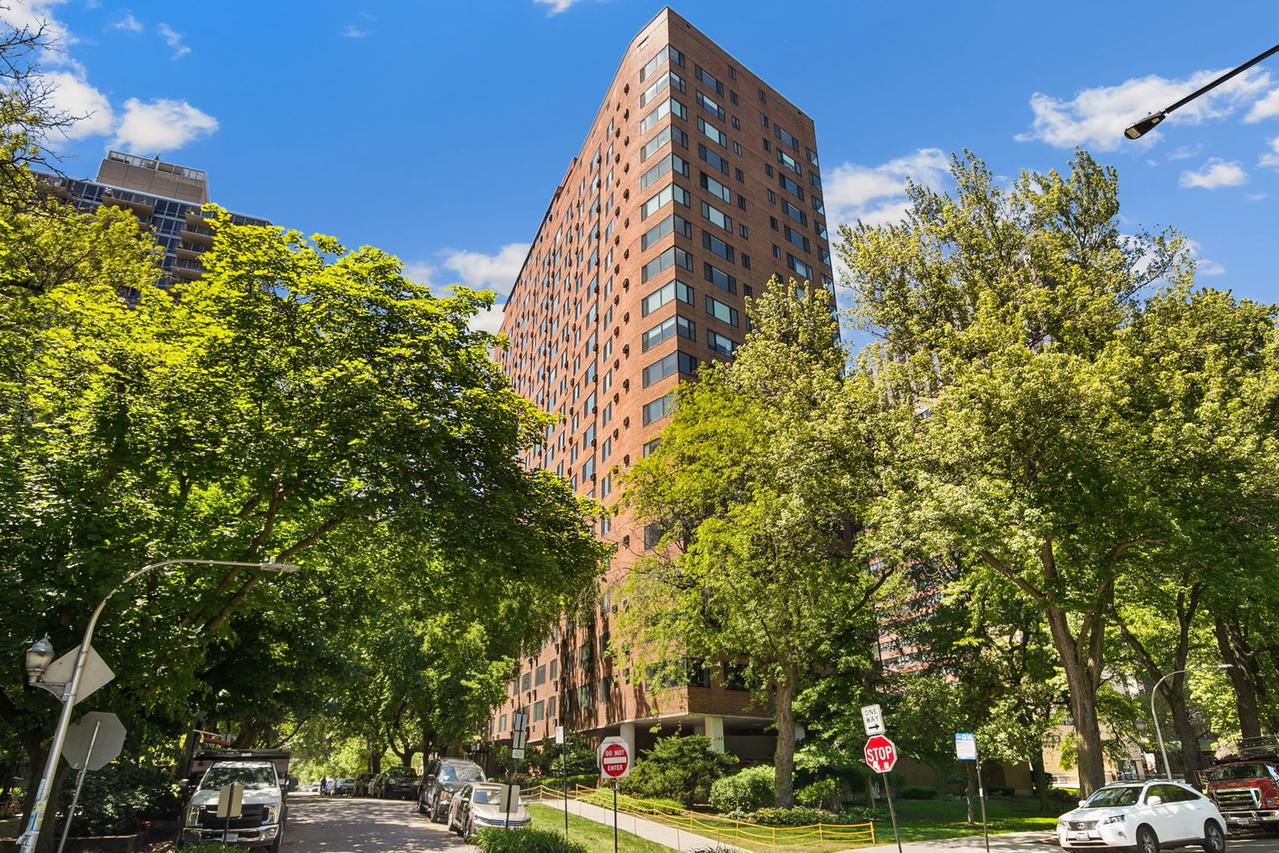 3100 N Lake Shore Dr. #601, Chicago, IL 60657
