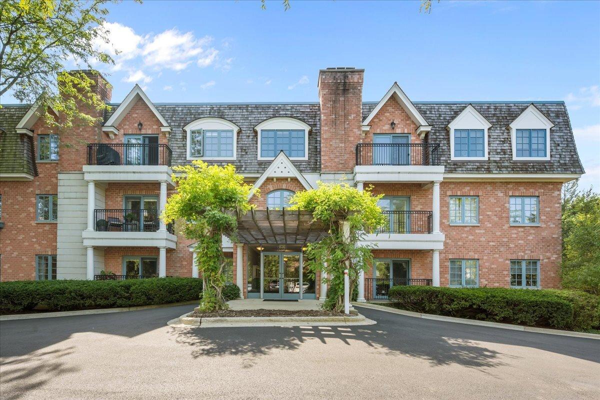 153 E Laurel Ave. #202, Lake Forest, IL 60045
