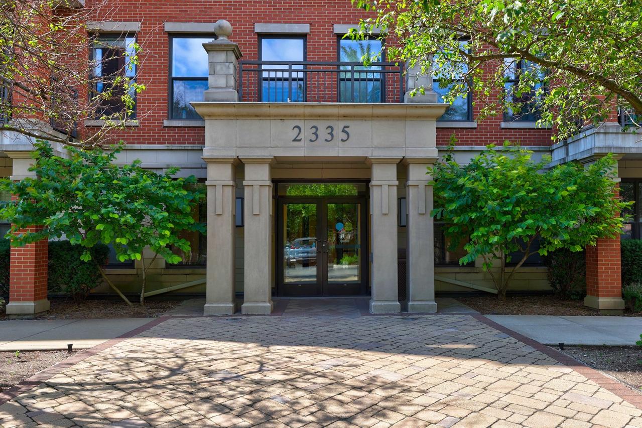 2335 W Belle Plaine Ave. #118, Chicago, IL 60618