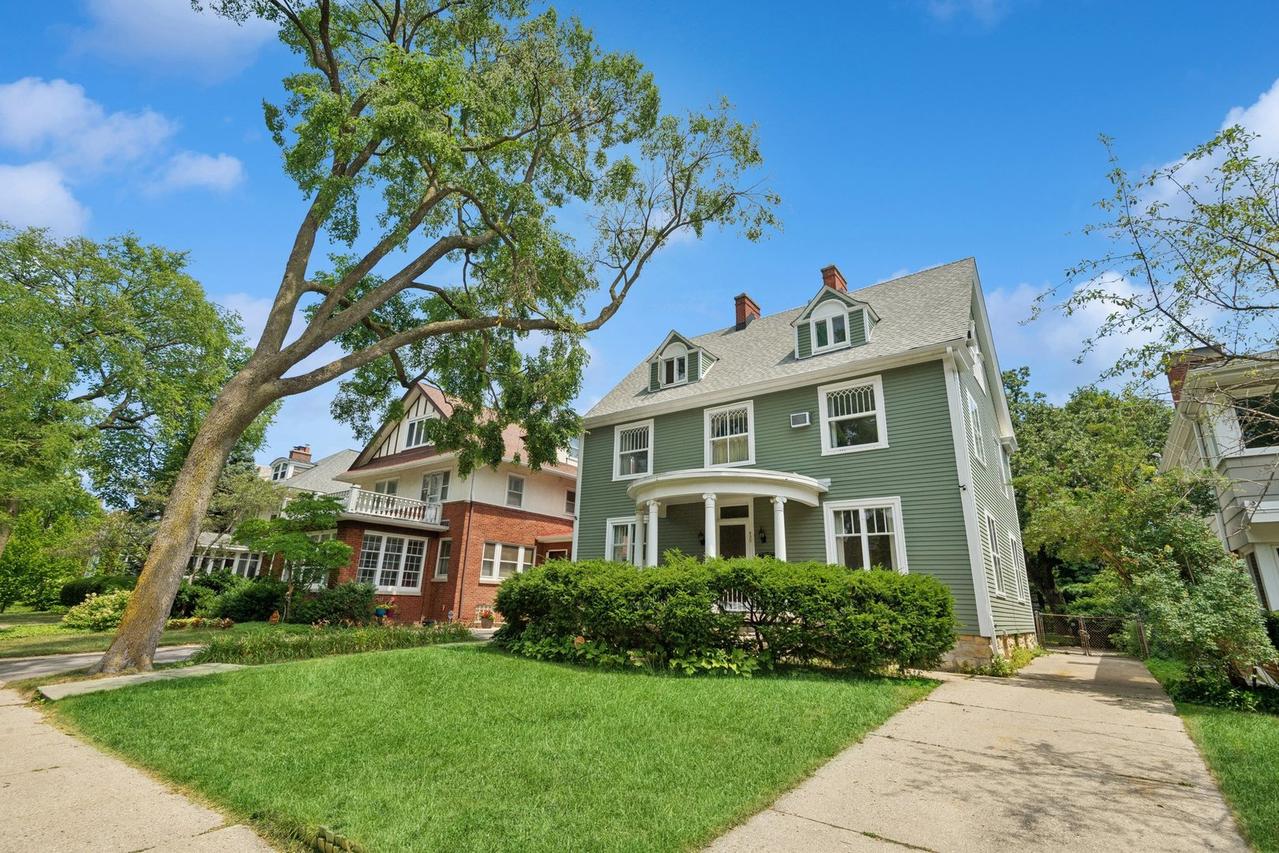 929 Sheridan Rd., Evanston, IL 60202