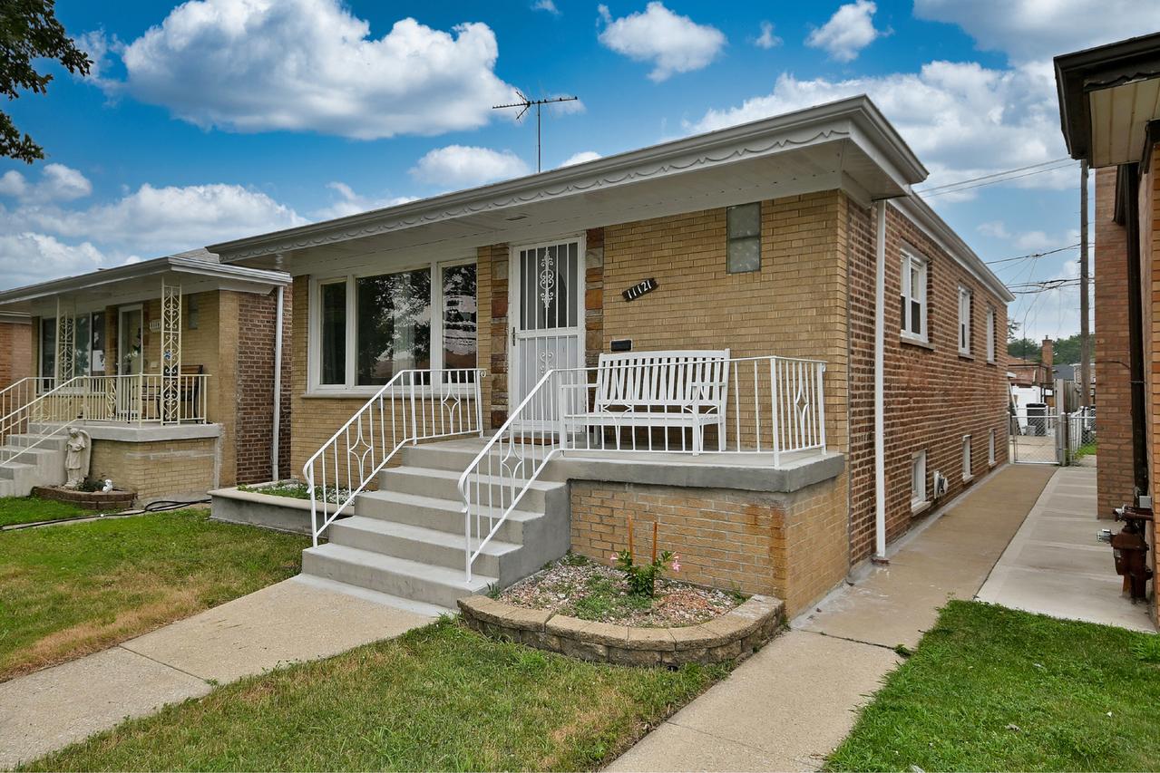 11121 S Ewing Ave., Chicago, IL 60617
