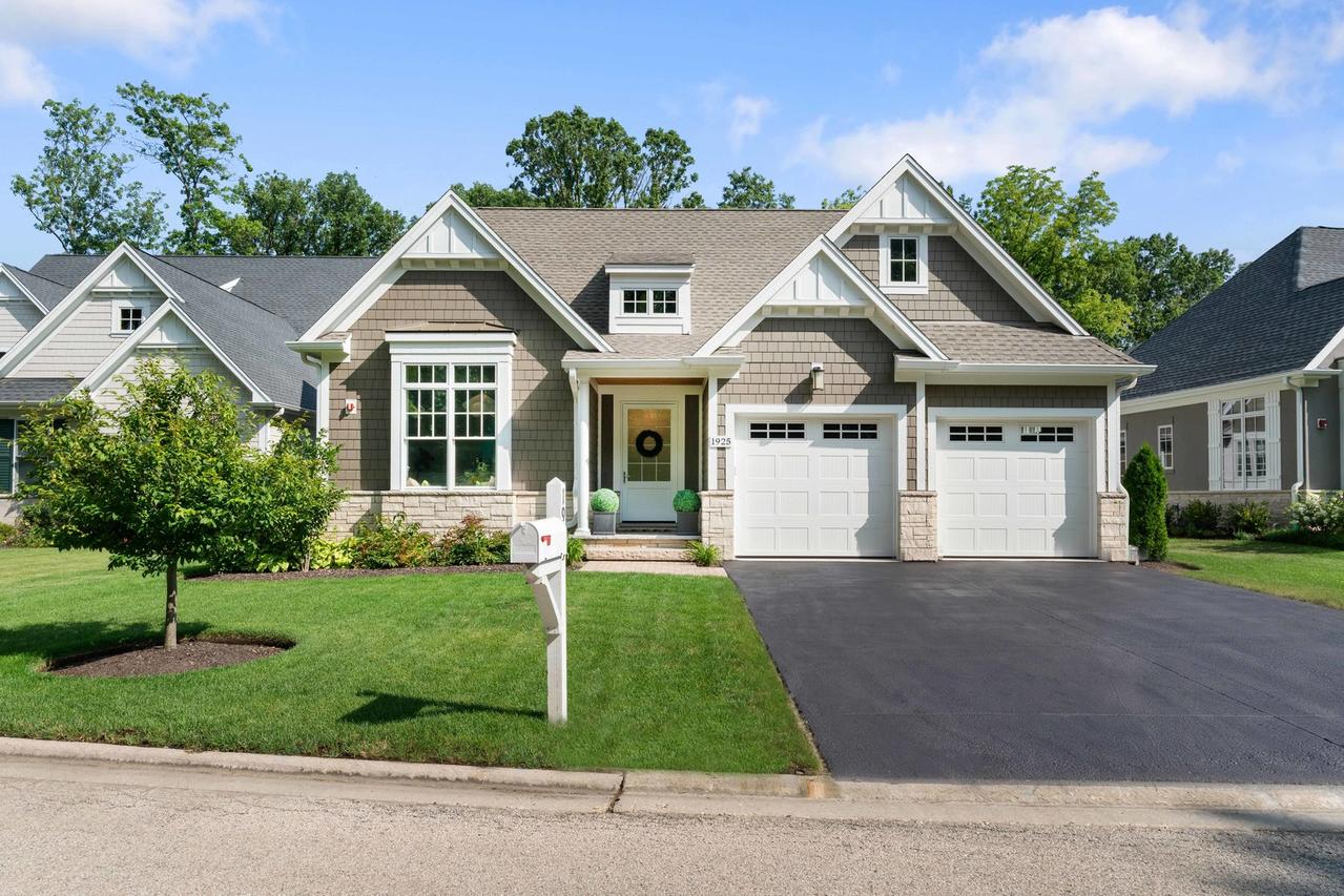 1925 Amberley Ct., Lake Forest, IL 60045