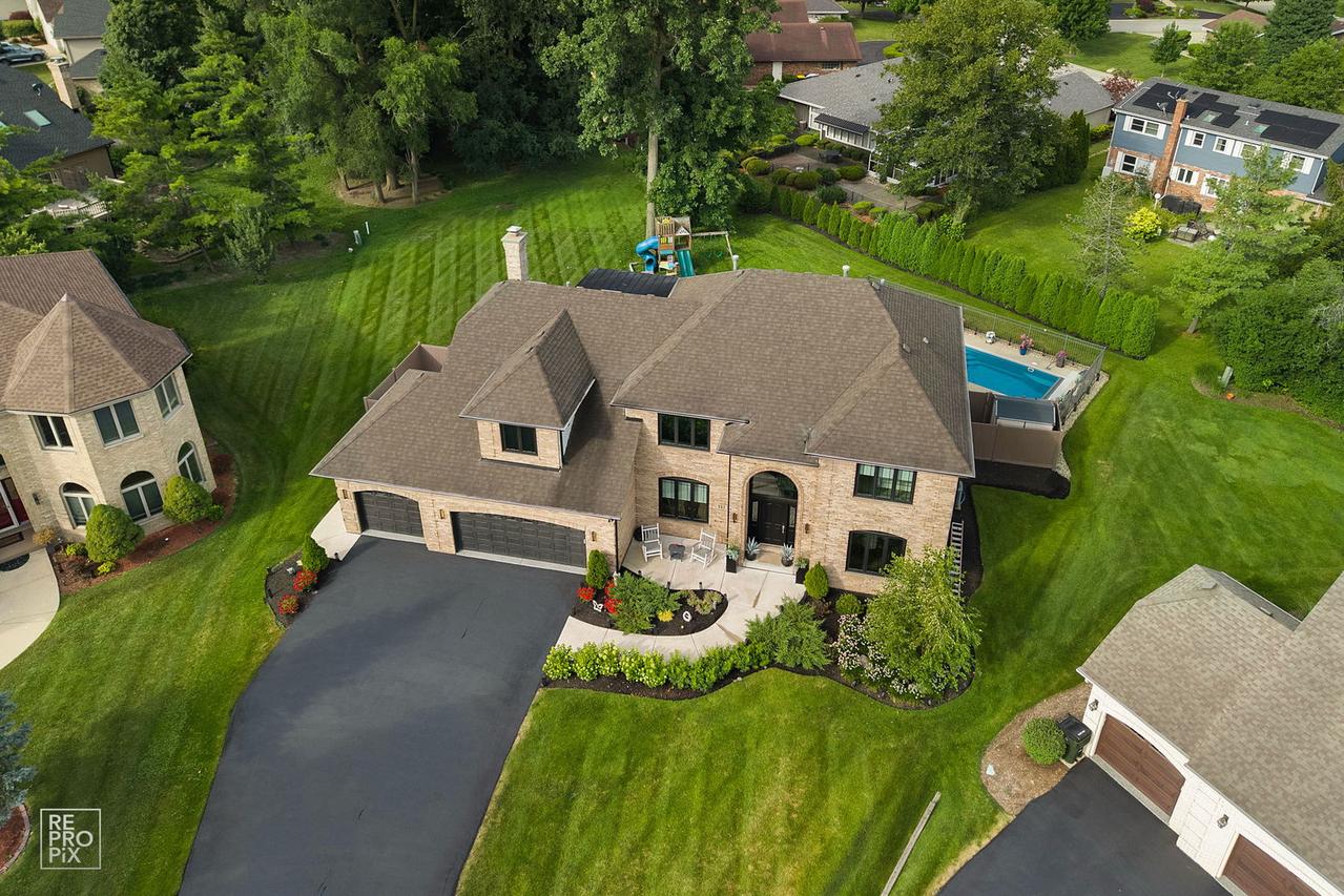 392 Crestwood Ct., Wood Dale, IL 60191