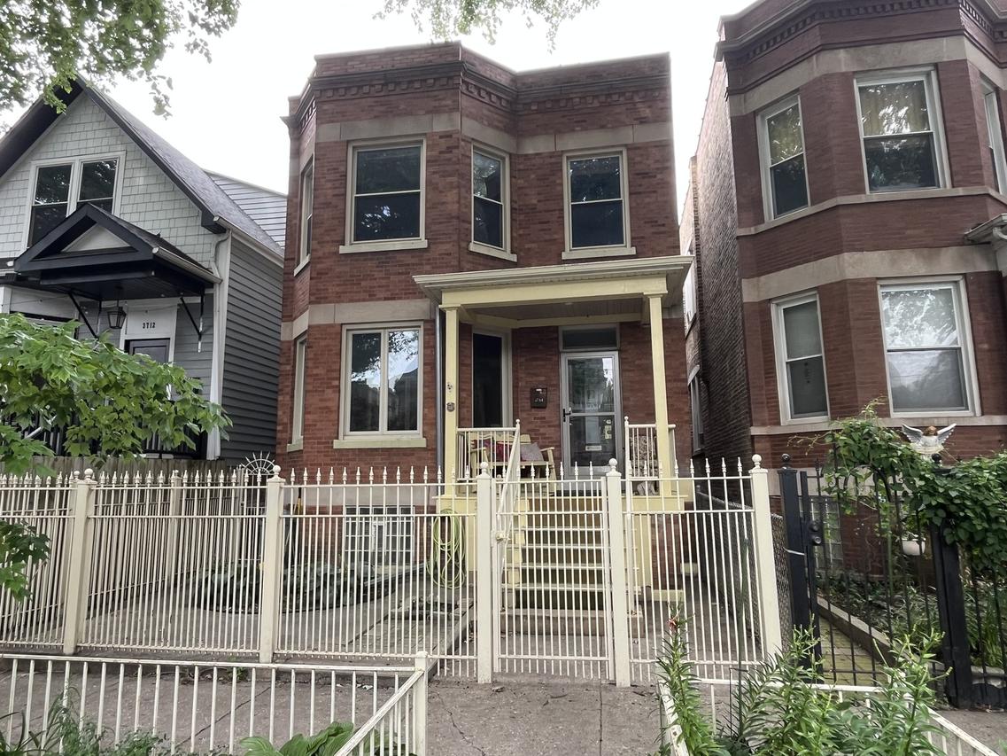 3714 N Hermitage Ave., Chicago, IL 60613