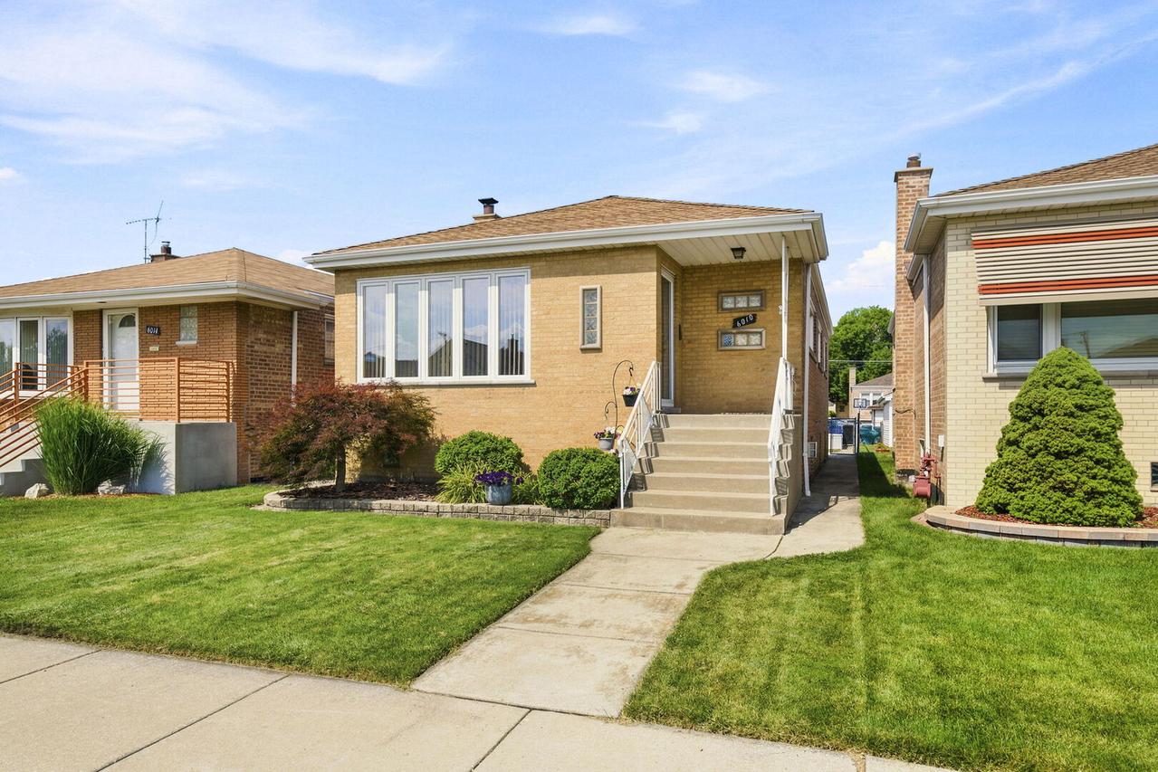 6010 S Mobile Ave., Chicago, IL 60638