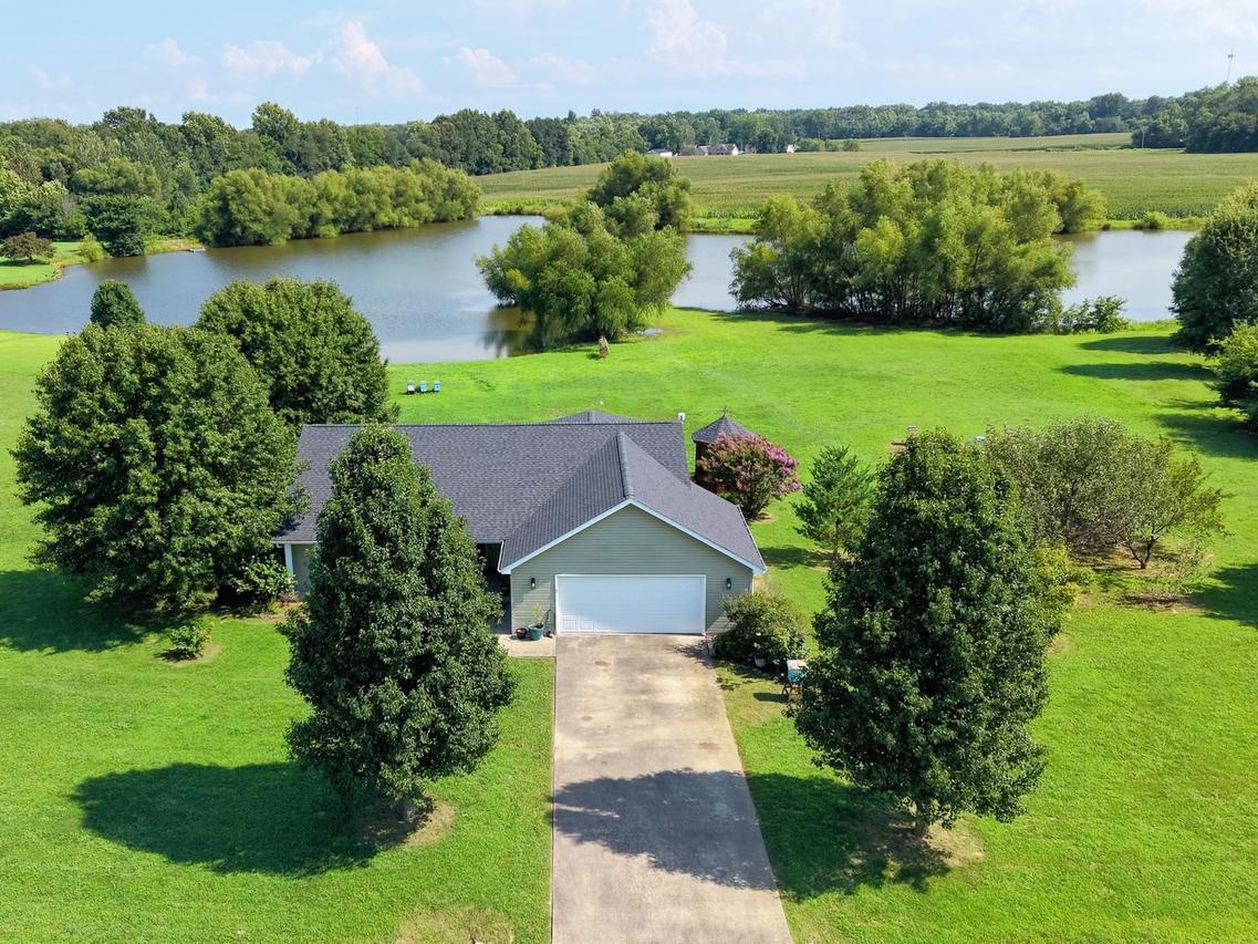 156 Hanover Ln., Murphysboro, IL 62966