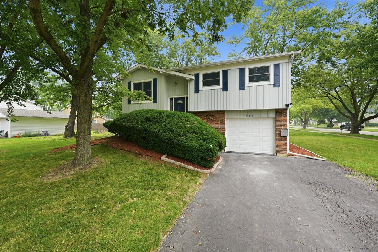 212 Kenilworth Dr., Bolingbrook, IL 60440