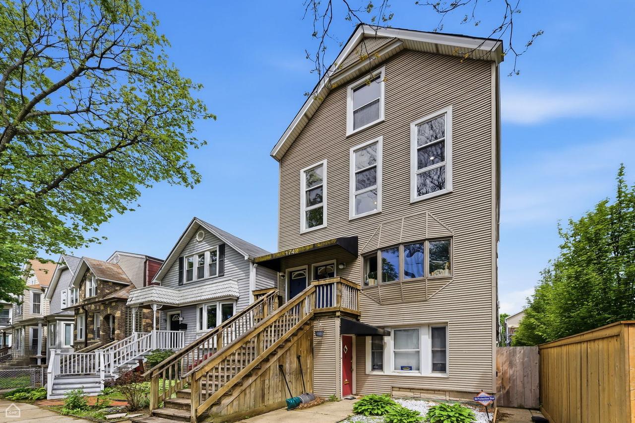 1742 W School St., Chicago, IL 60657