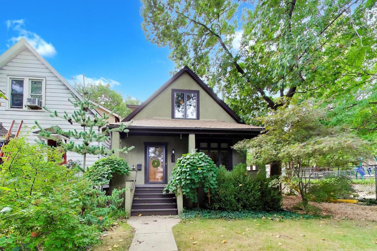 1957 W Morse Ave., Chicago, IL 60626