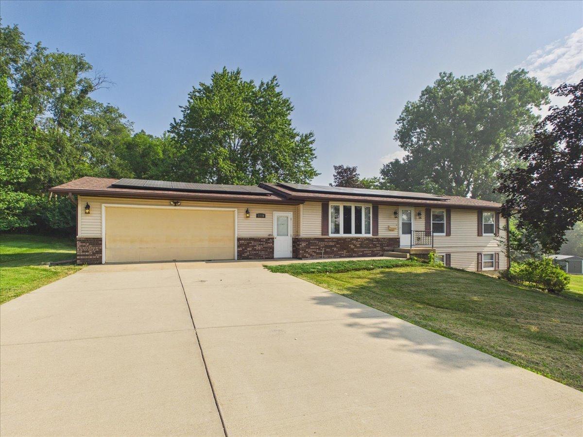 1114 W Lynwood Ct., Freeport, IL 61032