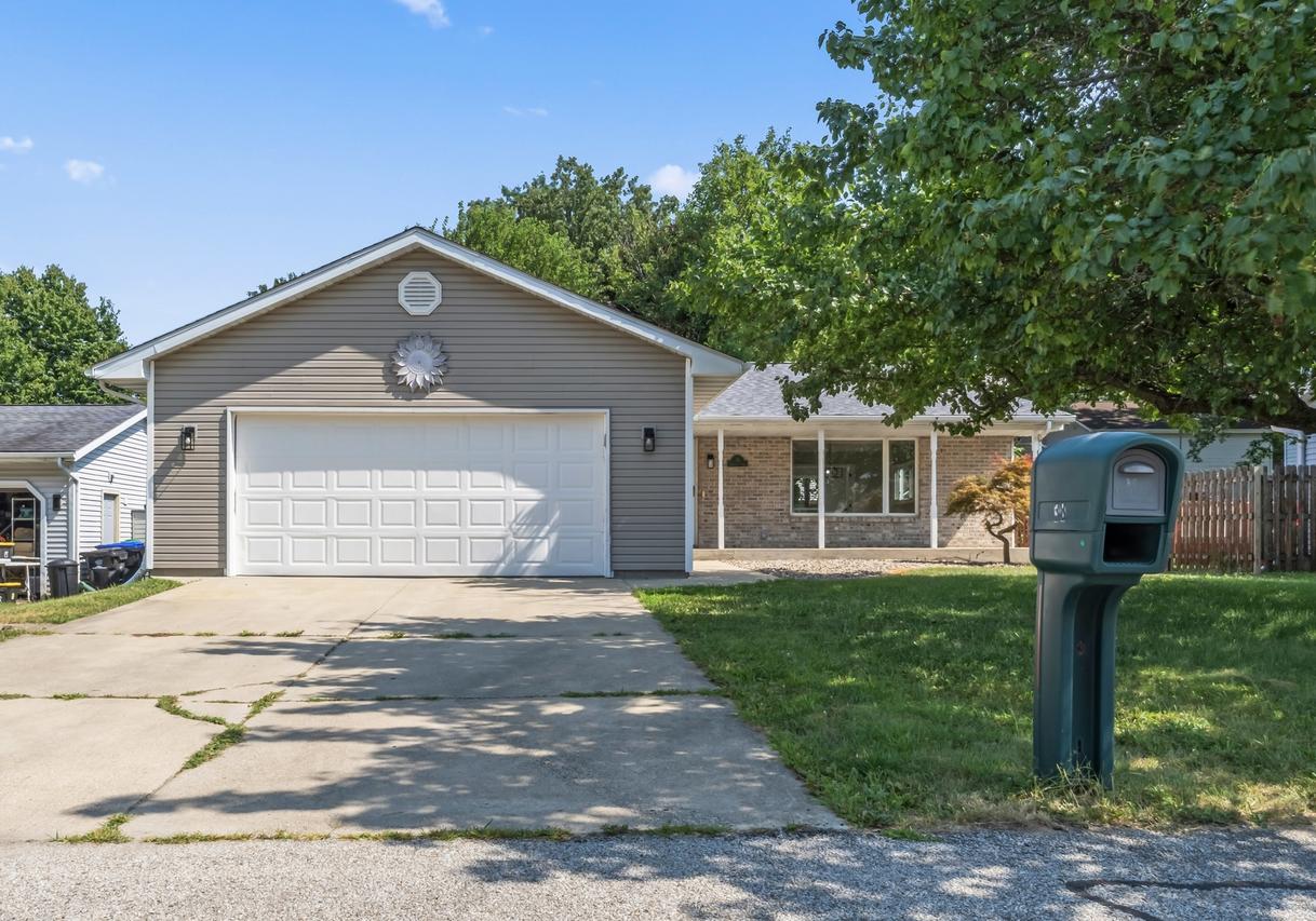38 Edgewood Ct., Bloomington, IL 61701