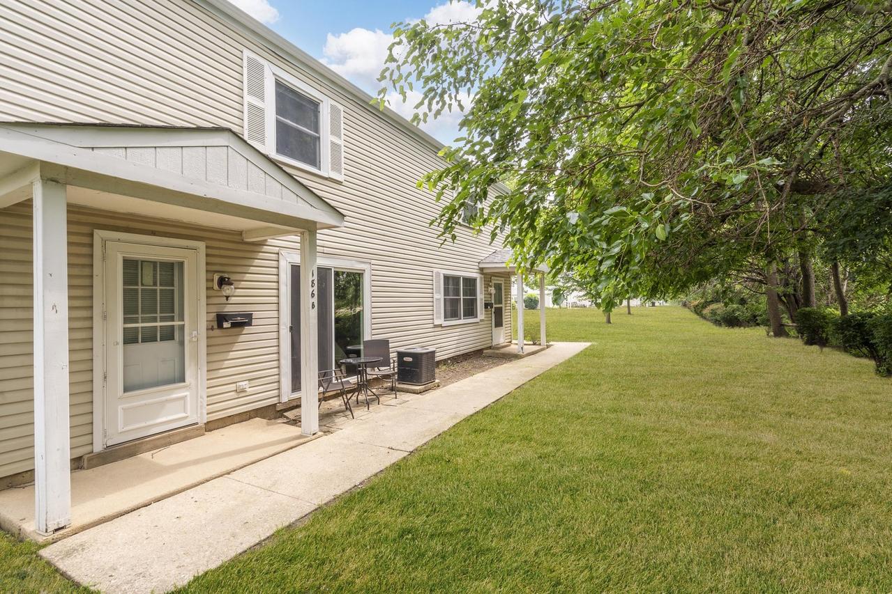186 Judith Ct. #B, Bartlett, IL 60103