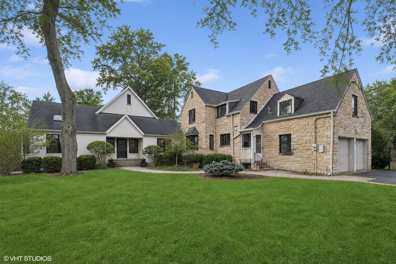 480 Meadowlark Ln., Northfield, IL 60093