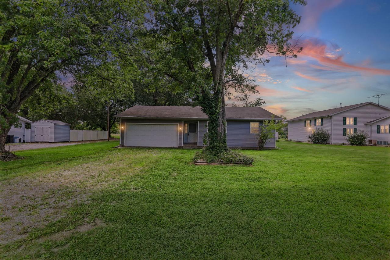 3275 Selmaville Rd., Salem, IL 62881
