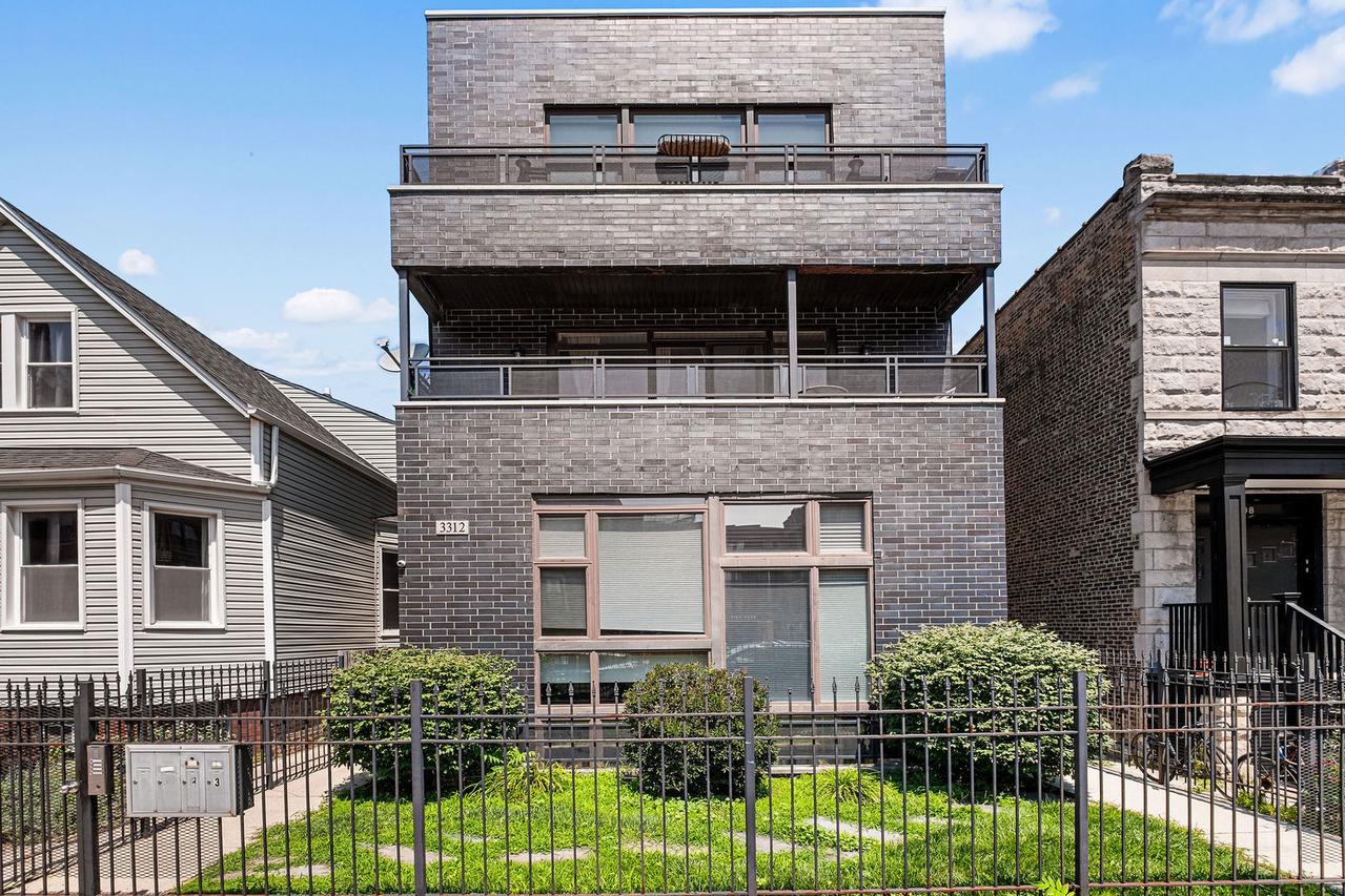 3312 W Diversey Ave. #1N, Chicago, IL 60647