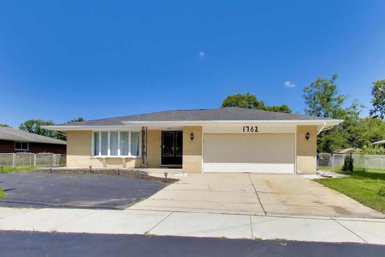 1762 E Camp Mcdonald Rd., Mount Prospect, IL 60056