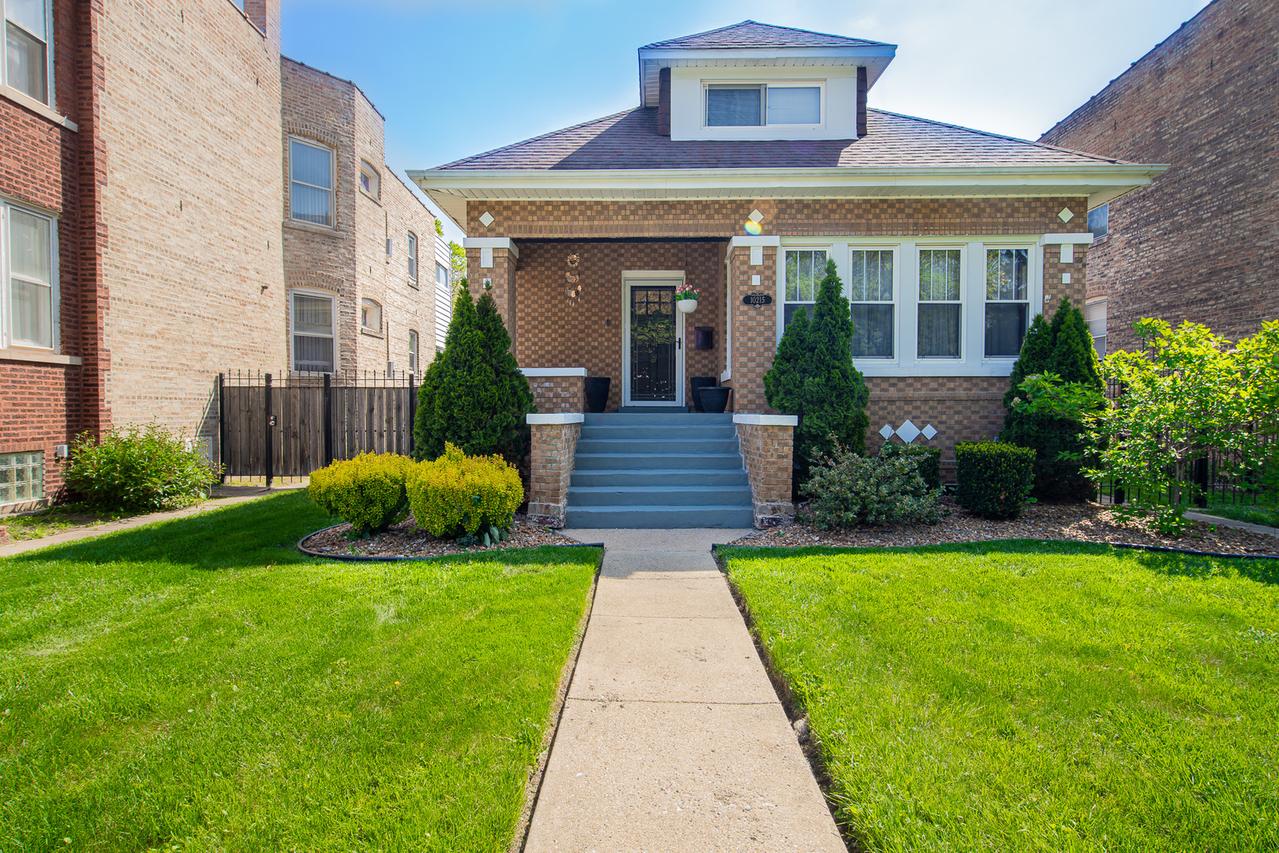 10215 S Charles St., Chicago, IL 60643