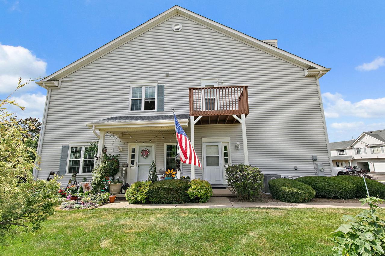 1073 Castleshire Dr., Woodstock, IL 60098