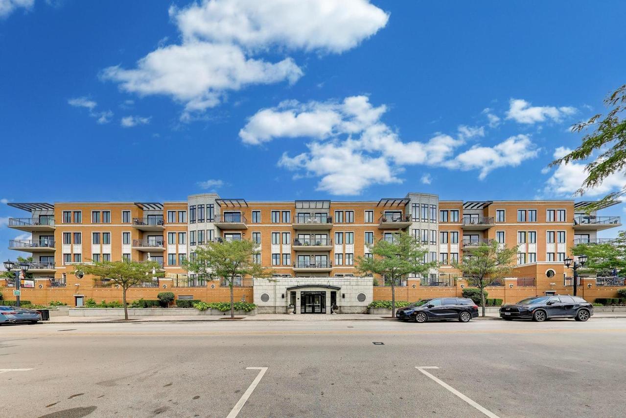 135 S York St. #520, Elmhurst, IL 60126