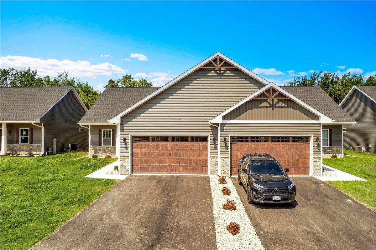 609 Anjali Ct., Sycamore, IL 60178