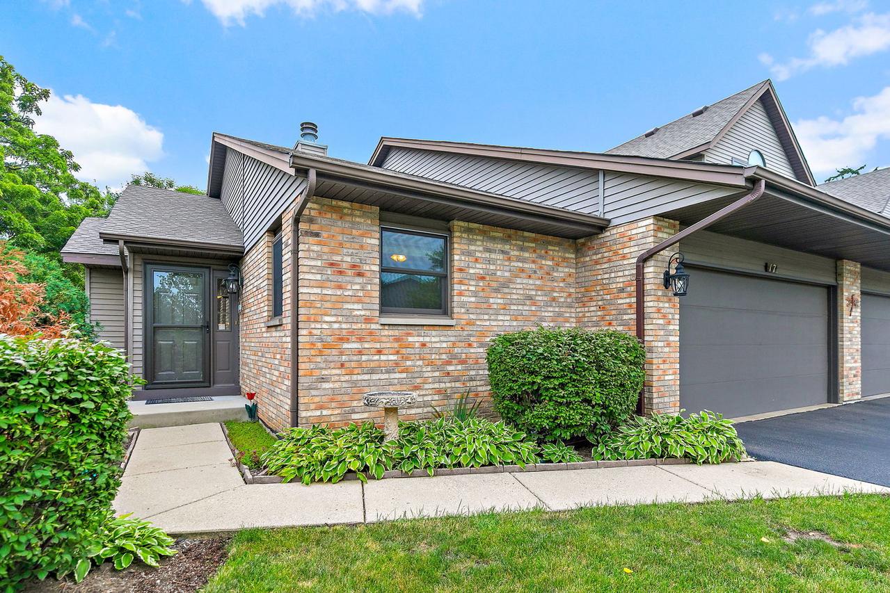 17 Garden Crescent Ct., Elgin, IL 60123