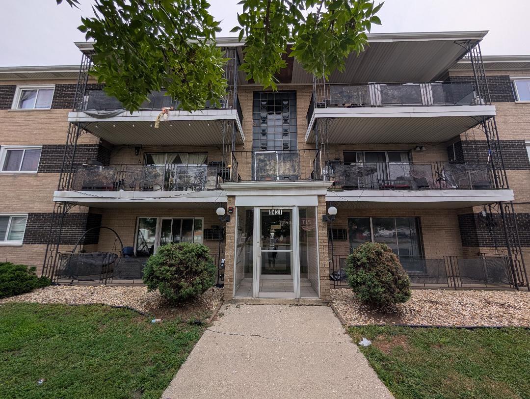 9421 S Roberts Rd. #2SE, Hickory Hills, IL 60457