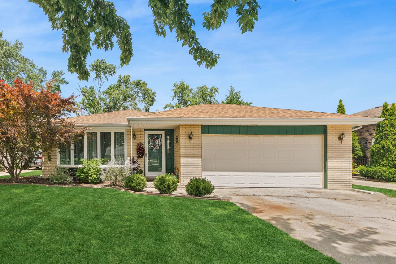 6722 W 93rd St., Oak Lawn, IL 60453