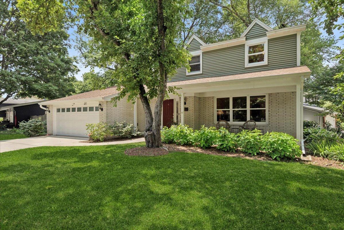 619 Dawes St., Libertyville, IL 60048