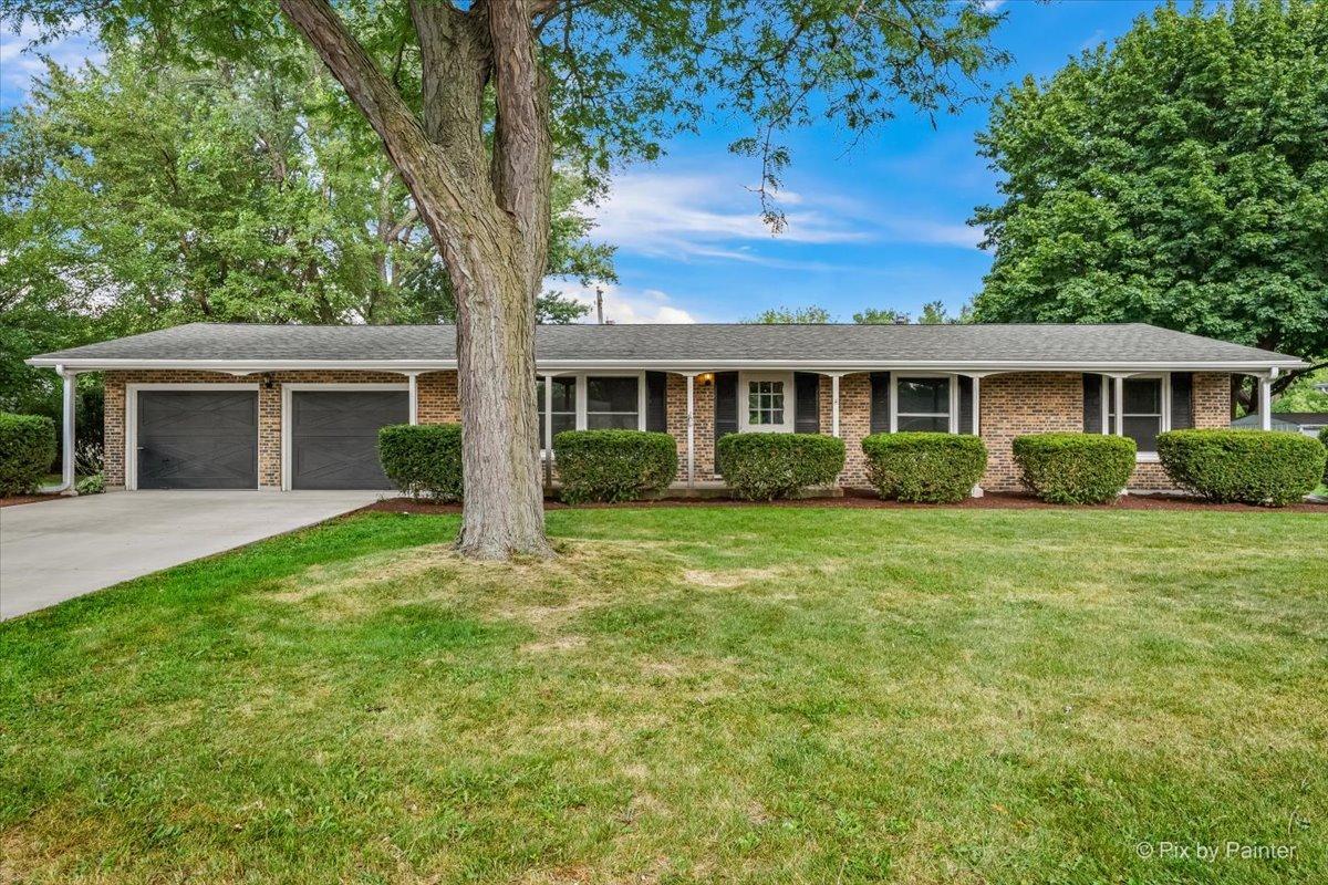 136 Scott Dr., East Dundee, IL 60118