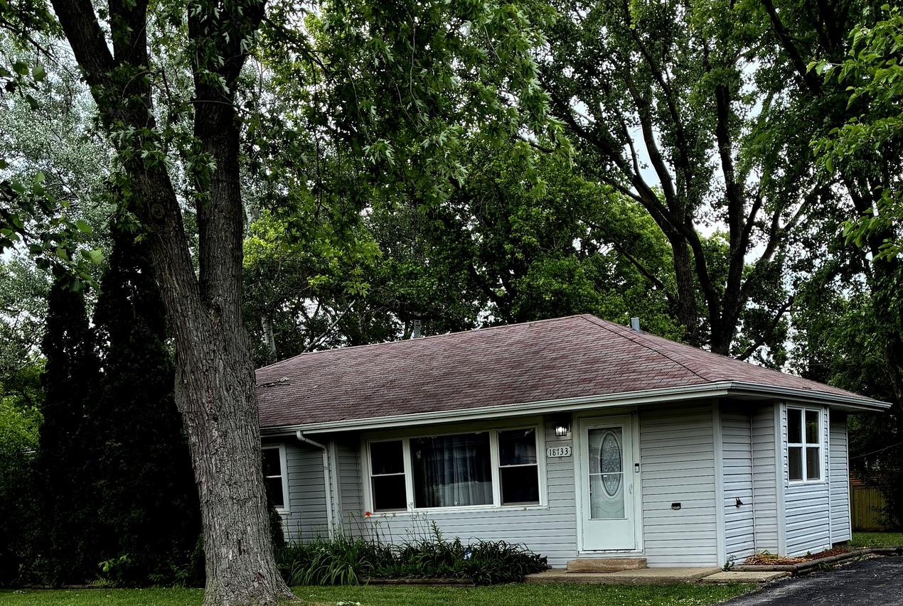18733 Crawford Ave., Flossmoor, IL 60422