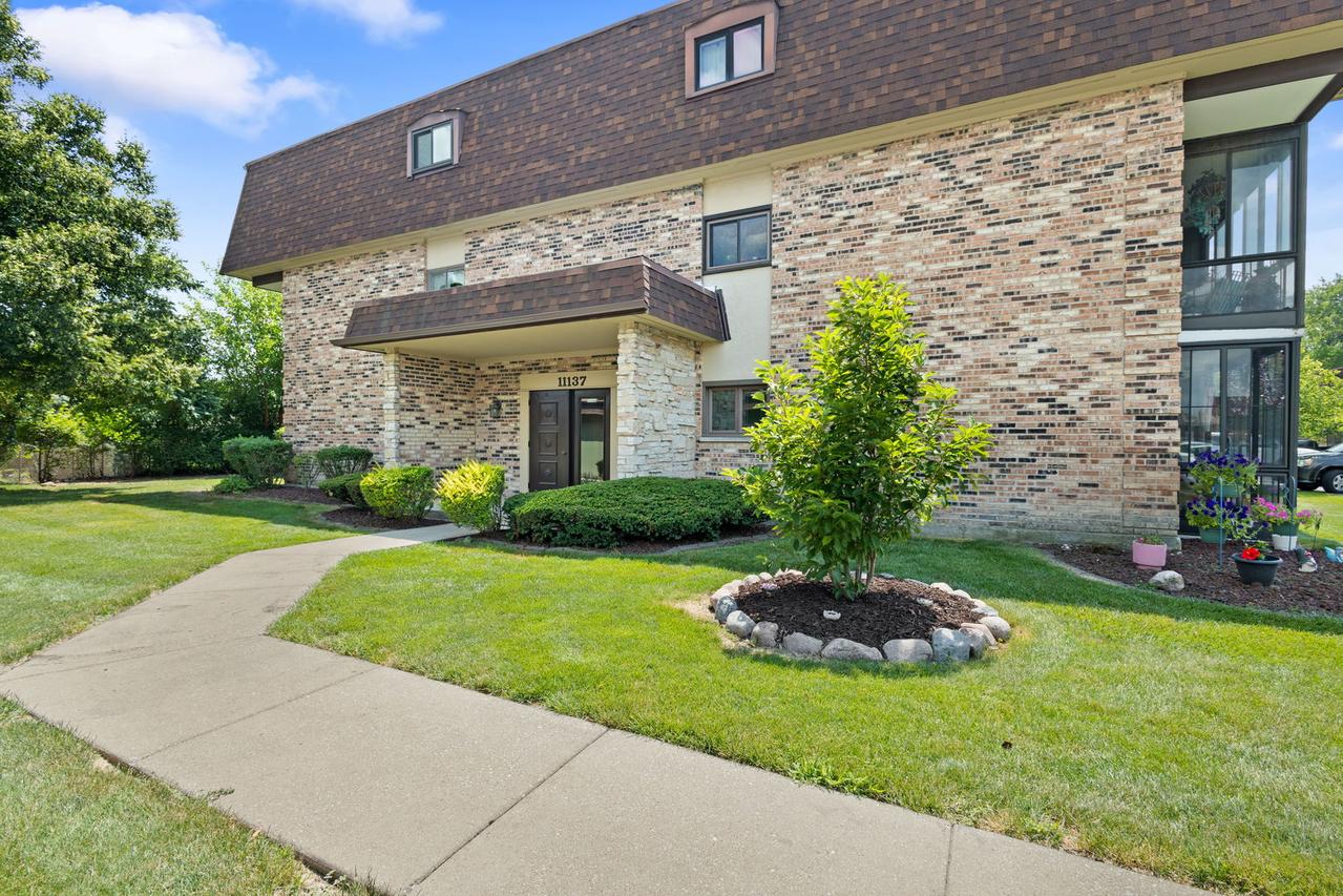 11137 East Rd. #A, Palos Hills, IL 60465