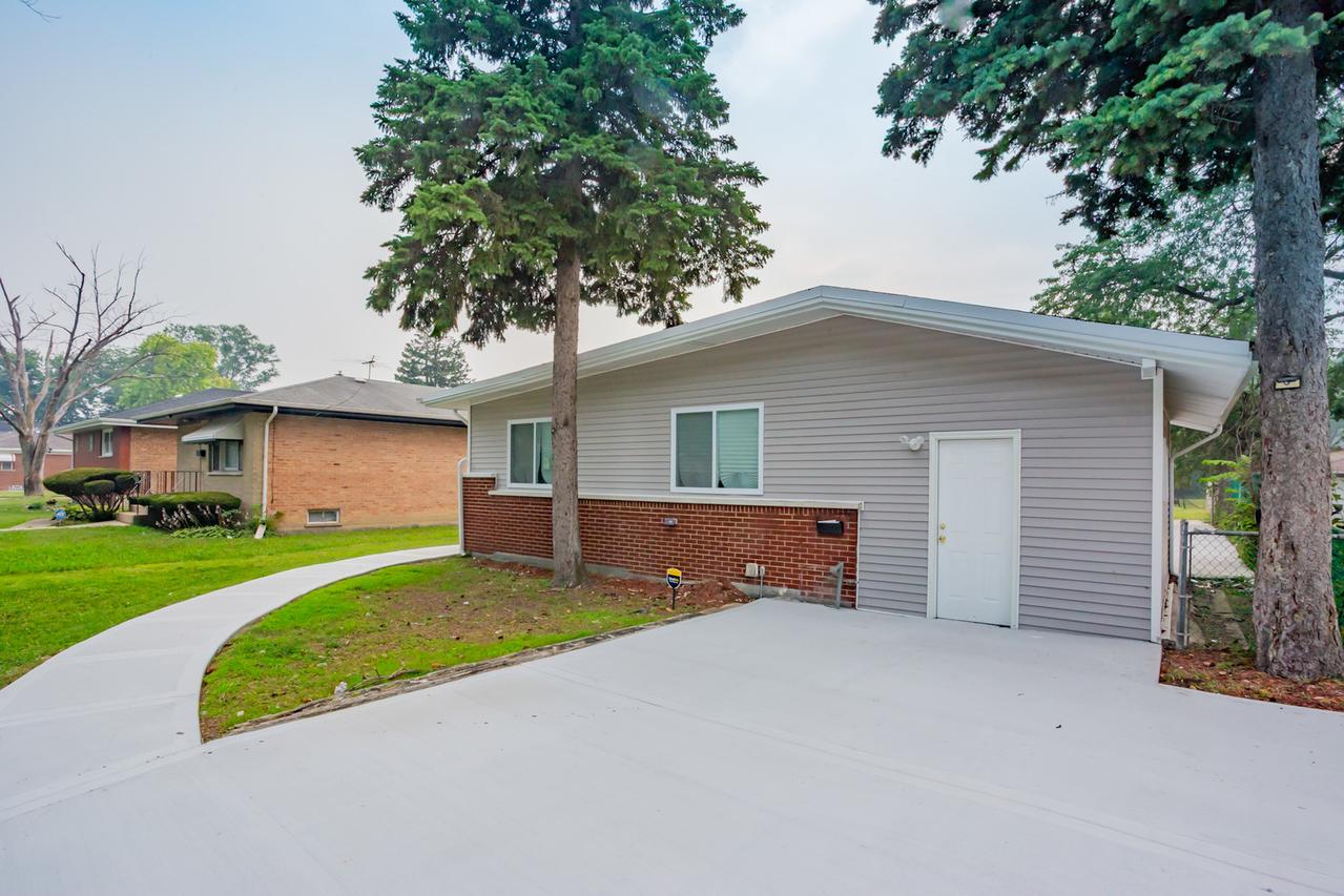 14448 Peoria St., Harvey, IL 60426